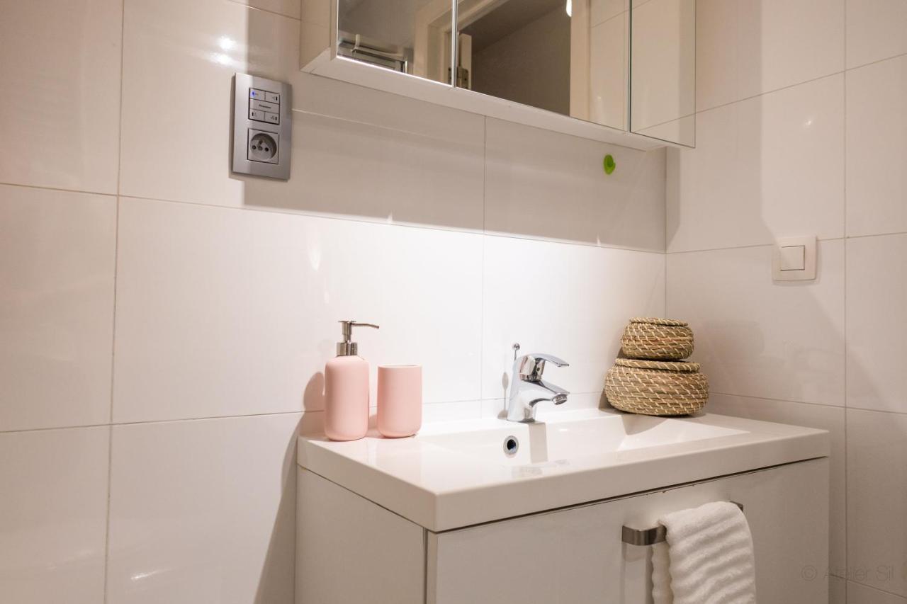 Oneluxstay Antwerp City Centre Екстер'єр фото